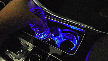 2 Stück LED-Auto-Untersetzer, Auto-Getränkehalter-Einsatz, mit 7 Farben,  leuchtender Auto-Untersetzer, USB-Aufladung, geeignet für Autozubehör für